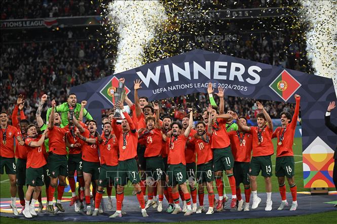 Phút đăng quang ngôi vô địch Nations League 2024-2025 của đội tuyển Bồ Đào Nha trên Sân vận động Allianz Arena ở Munich, Đức ngày 8/6/2025. Ảnh: AA/TTXVN