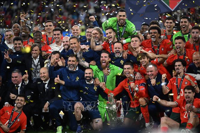 Phút đăng quang ngôi vô địch Nations League 2024-2025 của đội tuyển Bồ Đào Nha trên Sân vận động Allianz Arena ở Munich, Đức ngày 8/6/2025. Ảnh: AA/TTXVN