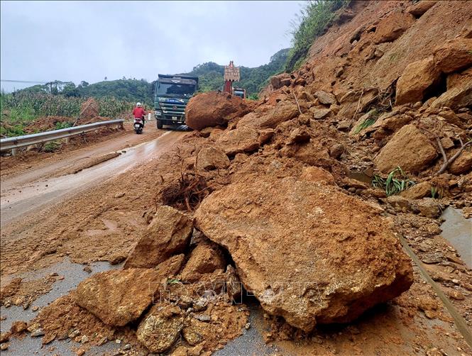 Điểm sạt lở trên đường tỉnh 177 tuyến Bắc Quang đi Hoàng Su Phì. Ảnh: Đức Thọ - TTXVN.