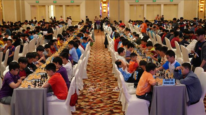 Toàn cảnh các kỳ thủ tham gia thi đấu sáng 9/6. Ảnh: Huỳnh Sơn-TTXVN