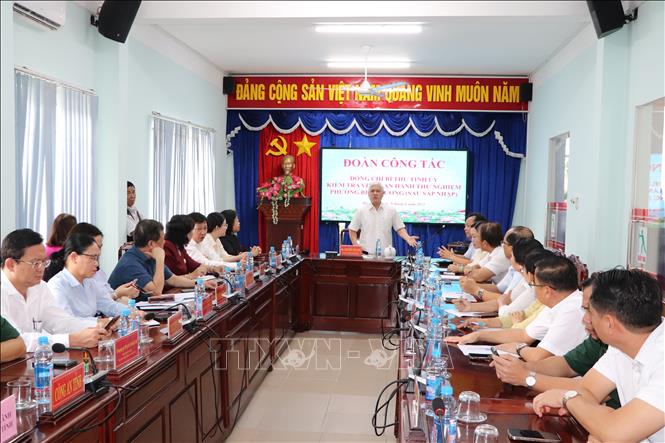 Buổi làm việc vận hành thử nghiệm phường Bình Dương. Ảnh: Văn Hướng - TTXVN