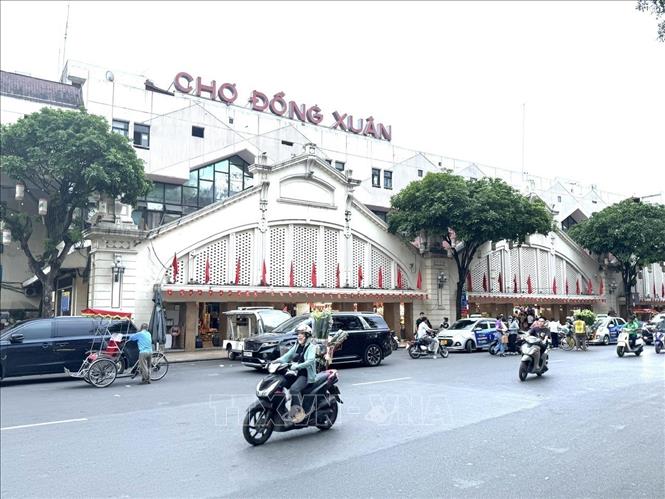 Chợ Đồng Xuân là một trong những trung tâm thương mại truyền thống của Thủ đô Hà Nội. Ảnh: Quốc Lũy - TTXVN