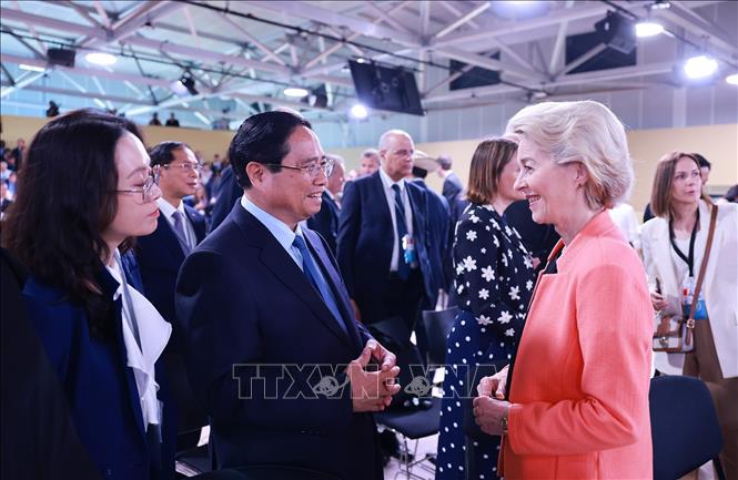 Thủ tướng Phạm Minh Chính gặp Chủ tịch Ủy ban châu Âu Ursula von der Leyen. Ảnh: Dương Giang-TTXVN 