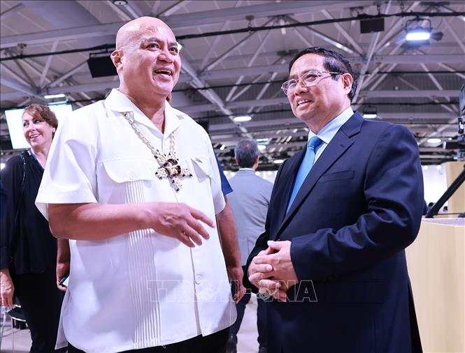 Prime Minister Pham Minh Chinh meets Prime Minister of Tuvalu Feleti Penitala Teo. VNA Photo: Dương Giang