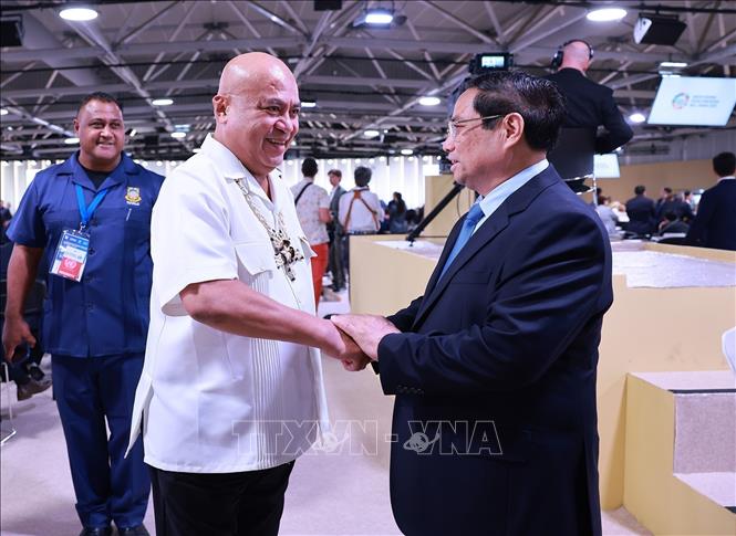 Prime Minister Pham Minh Chinh meets Prime Minister of Tuvalu Feleti Penitala Teo. VNA Photo: Dương Giang