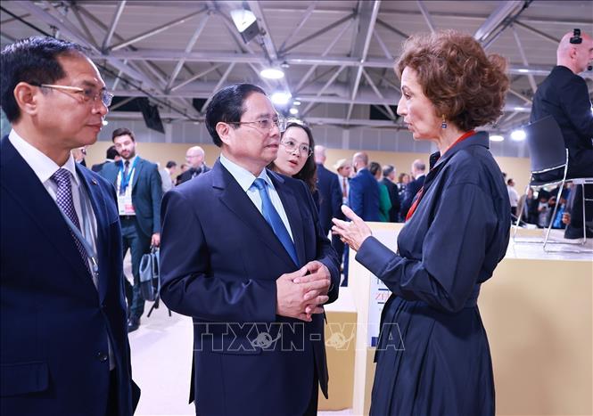 Prime Minister Pham Minh Chinh meets Director-General of UNESCO Audrey Azoulay. VNA Photo: Dương Giang