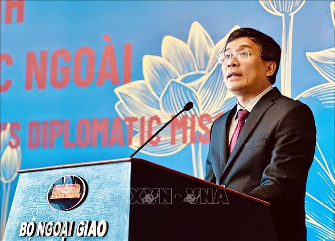Thứ trưởng Thường trực Bộ Ngoại giao, Chủ tịch Ủy ban quốc gia UNESCO Việt Nam Nguyễn Minh Vũ phát biểu khai mạc hội thảo. Ảnh: Việt Đức - TTXVN