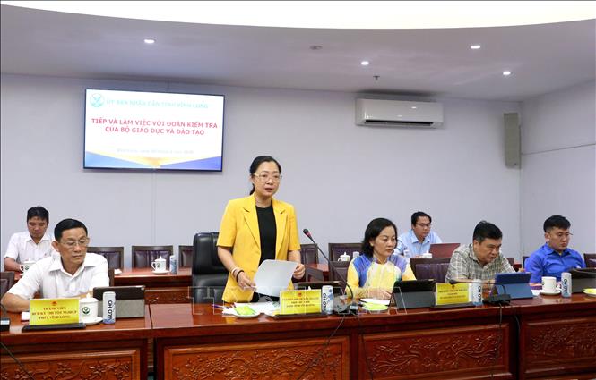 Phó Chủ tịch UBND tỉnh Vĩnh Long Nguyễn Thị Quyên Thanh phát biểu tại buổi làm việc. Ảnh: Lê Thúy Hằng – TTXVN.