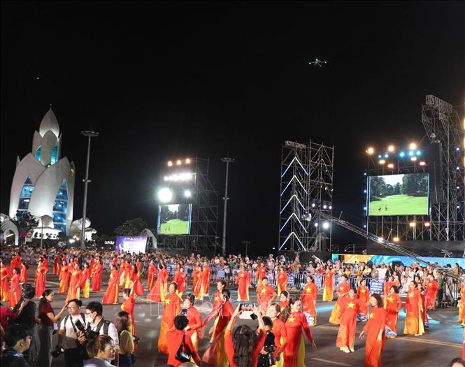 Nha Trang bừng sáng với Carnival Biển 2025. Ảnh: Đặng Tuấn - TTXVN