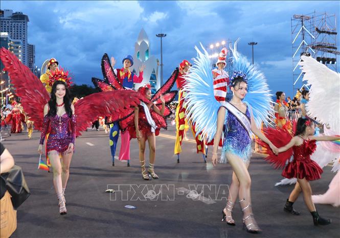 Diễu hành Carnival: Biểu tượng mới của du lịch Nha Trang. Ảnh: Đặng Tuấn - TTXVN