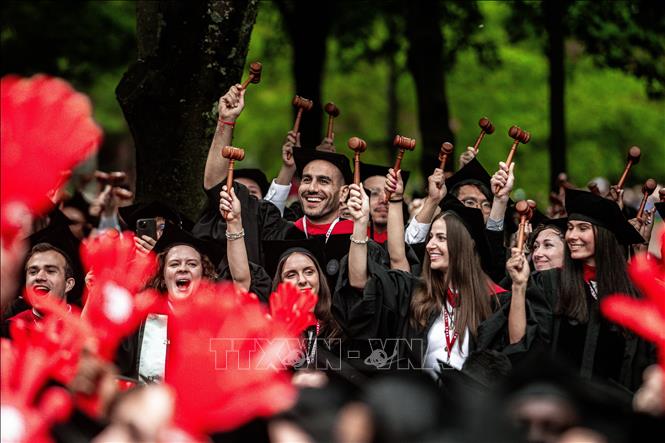 Sinh viên tại Đại học Harvard ở Cambridge, Massachusetts, Mỹ. Ảnh: THX/TTXVN