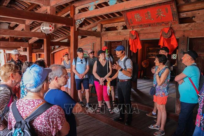 International tourists visit Hoi An city of the central province of Quang Nam. VNA Photo