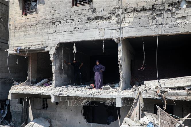 Tòa nhà bị phá hủy sau cuộc không kích của Israel tại Gaza. Ảnh: THX/TTXVN