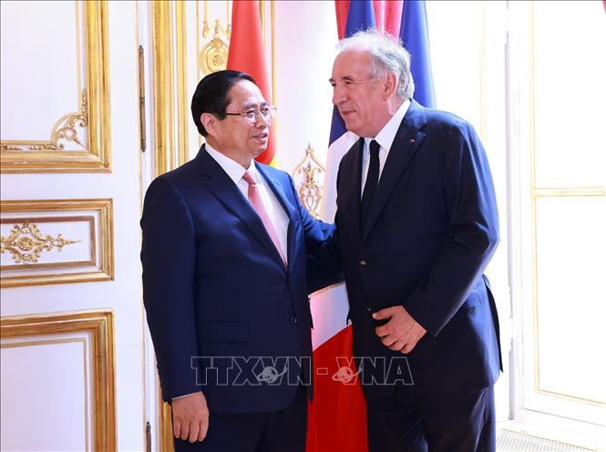 Thủ tướng Phạm Minh Chính và Thủ tướng Pháp François Bayrou. Ảnh: Dương Giang-TTXVN
