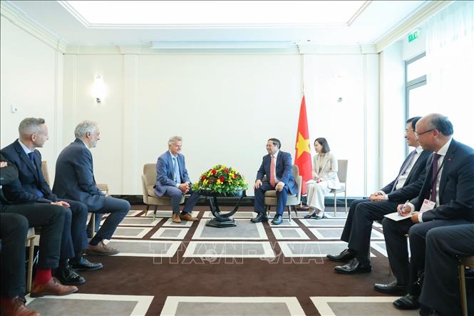 Thủ tướng Phạm Minh Chính tiếp Bí thư toàn quốc Đảng Cộng sản Pháp Fabien Roussel. Ảnh: Dương Giang-TTXVN
