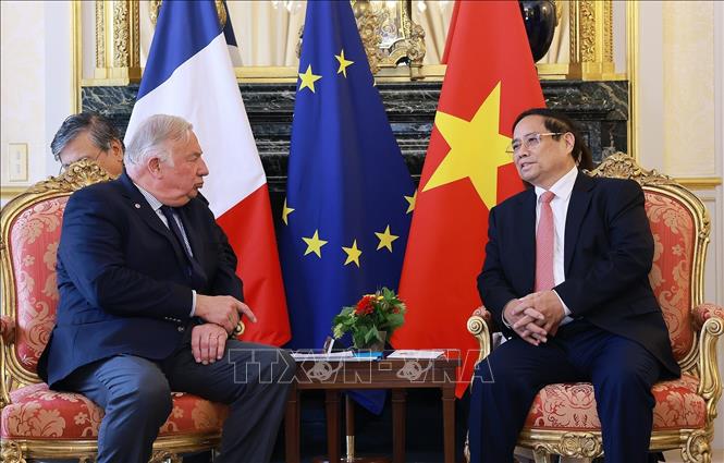 Thủ tướng Phạm Minh Chính hội kiến Chủ tịch Thượng viện Pháp Gerard Larcher. Ảnh: Dương Giang-TTXVN 