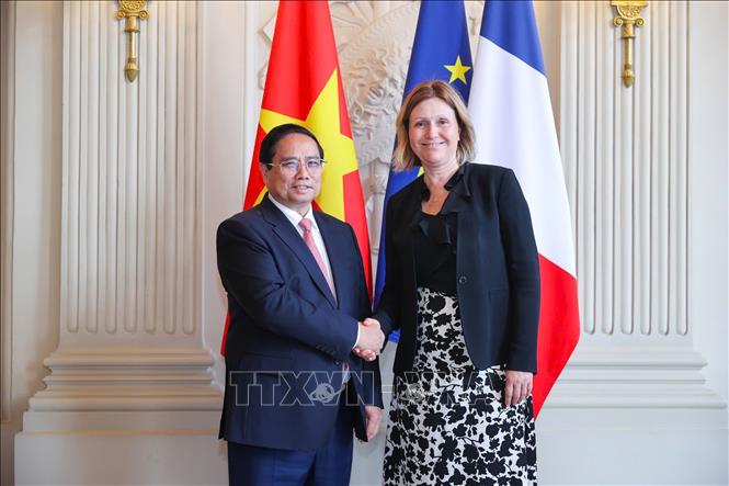 Thủ tướng Phạm Minh Chính hội kiến Chủ tịch Quốc hội Pháp Yael Braun-Pivet. Ảnh: Dương Giang-TTXVN 
