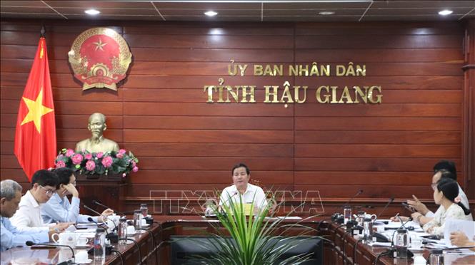 Ông Trần Văn Huyến, Chủ tịch UBND tỉnh Hậu Giang, phát biểu. Ảnh: Hồng Thái - TTXVN