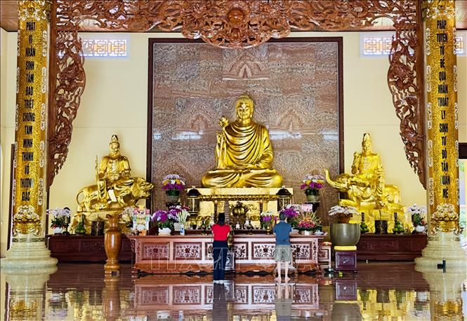 Tượng Phật Thích Ca thiền định được đặt giữa chính điện, biểu tượng cho sự giác ngộ và bình an. Ảnh: Thanh Sang-TTXVN