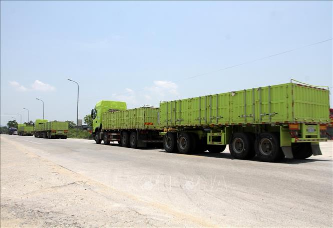 Trong nước doanh nghiệp không thể đăng kiểm, đăng ký, sử dụng dòng xe “hai khúc” này. Ảnh: Văn Tý-TTXVN