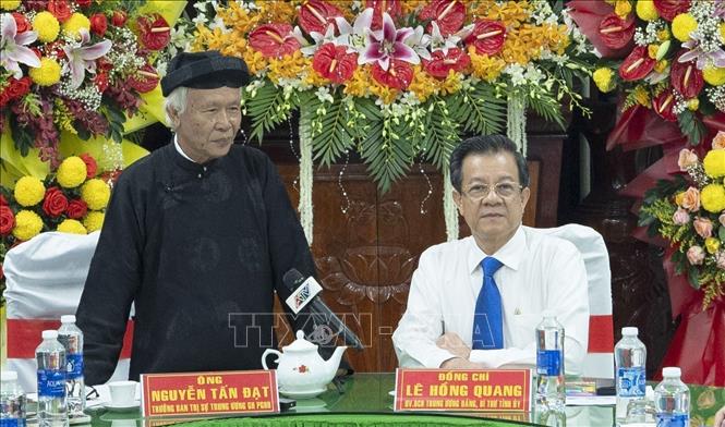 Nguyen Tan Dat, head of the Central Executive Board of the Hoa Hao Buddhist Sangha, speaks at the meeting. VNA Photo: Công Mạo