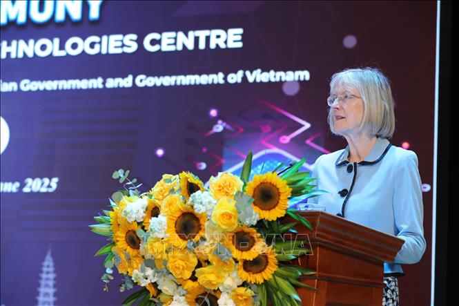 Australian Ambassador to Vietnam Gillian Bird speaks at the launching ceremony. VNA Photo: Thu Phương