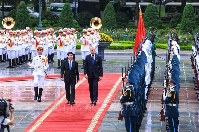 State President Luong Cuong and Lithuania President Gitanas Nauseda. VNA Photo
