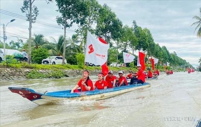Tuyên truyền hiến máu tình nguyện trên đường sông tại Lễ xuất quân 