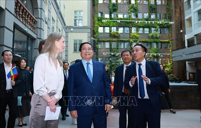 Thủ tướng Phạm Minh Chính thăm Đại học Kinh tế Stockholm. Ảnh: Dương Giang-TTXVN
