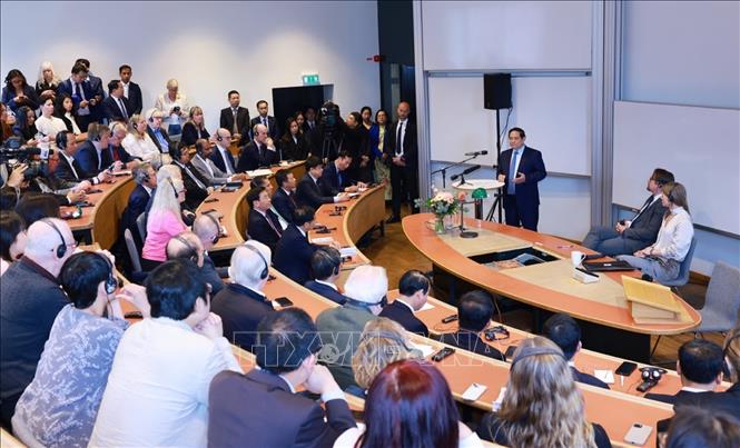 Thủ tướng Phạm Minh Chính phát biểu về chính sách của Việt Nam tại Đại học Kinh tế Stockholm. Ảnh: Dương Giang-TTXVN
