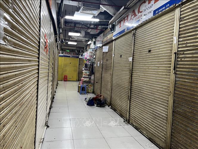 Nhiều gian hàng ở Khu chợ An Đông (Quận 5, TP. Hồ Chí Minh) trong tình trạng đóng cửa. Ảnh: Hứa Chung-TTXVN