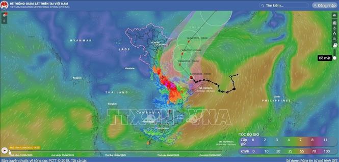 Hướng di chuyển của bão số 01 nhìn qua vệ tinh, lúc 04h ngày 13/6/2025. Ảnh: TTXVN phát

