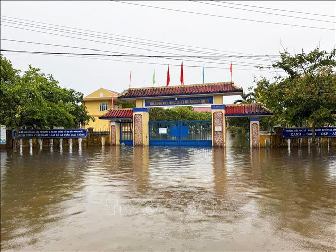Ngập lụt trên địa bàn huyện Quảng Điền. Ảnh: Tường Vi - TTXVN 