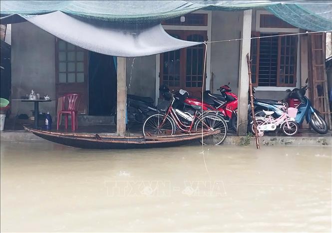 Xã Quảng Phú, huyện Quảng Điền ngập trong nước với mức nước từ 0,4-0,8m. Ảnh: Tường Vi - TTXVN