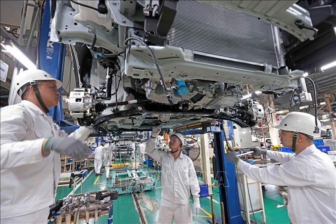 Lắp ráp xe ô tô du lịch tại nhà máy Honda Phúc Yên, Vĩnh Phúc. Ảnh: Trần Việt - TTXVN 