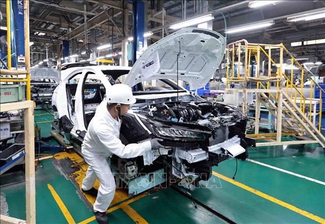 Xưởng lắp ráp xe ô tô du lịch tại nhà máy Honda Phúc Yên, Vĩnh Phúc. Ảnh: Trần Việt - TTXVN