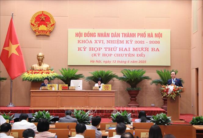 Chủ tịch HĐND thành phố Nguyễn Ngọc Tuấn phát biểu khai mạc. Ảnh: Văn Điệp - TTXVN