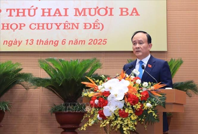 Chủ tịch HĐND thành phố Nguyễn Ngọc Tuấn phát biểu khai mạc. Ảnh: Văn Điệp - TTXVN