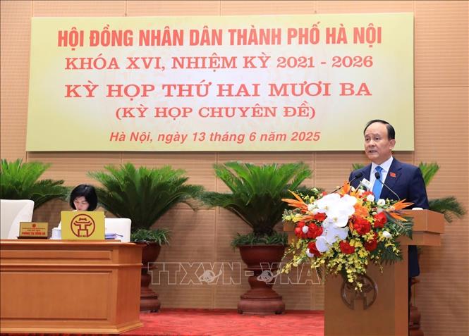 Chủ tịch HĐND thành phố Nguyễn Ngọc Tuấn phát biểu khai mạc. Ảnh: Văn Điệp - TTXVN