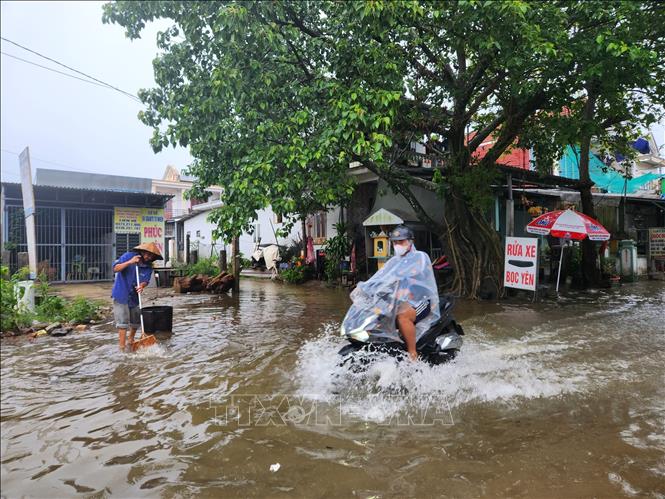 Bão xuất hiện trong tháng 6 khiến nhiều hộ dân trở tay không kịp. Ảnh: Mai Trang -TTXVN