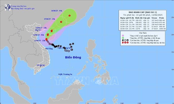 Hướng đi của bão số 01 lúc 13h ngày 13/6/2025. Ảnh: TTXVN phát