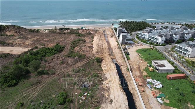 Mương nước đã được chủ đầu tư chặn lại tạm thời vào ngày 13/6. Ảnh: Hoàng Nhị - TTXVN