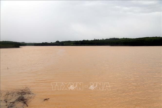 Đập Dạ Lam (xã Thái Thủy, huyện Lệ Thủy) có dung tích 500.000 m3. Ảnh: Tá Chuyên - TTXVN