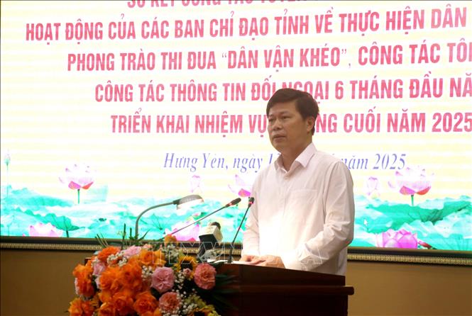 Phó Bí thư Thường trực Tỉnh ủy, Chủ tịch HĐND tỉnh Hưng Yên Trần Quốc Toản phát biểu tại Hội nghị. Ảnh: Đinh Văn Nhiều - TTXVN