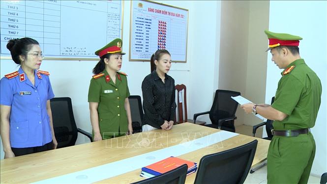 Đối tượng Nguyễn Thị Mai tại cơ quan công an. Ảnh: TTXVN phát