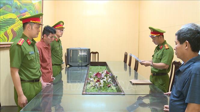 Đối tượng Đào Văn Thành tại cơ quan công an. Ảnh: TTXVN phát