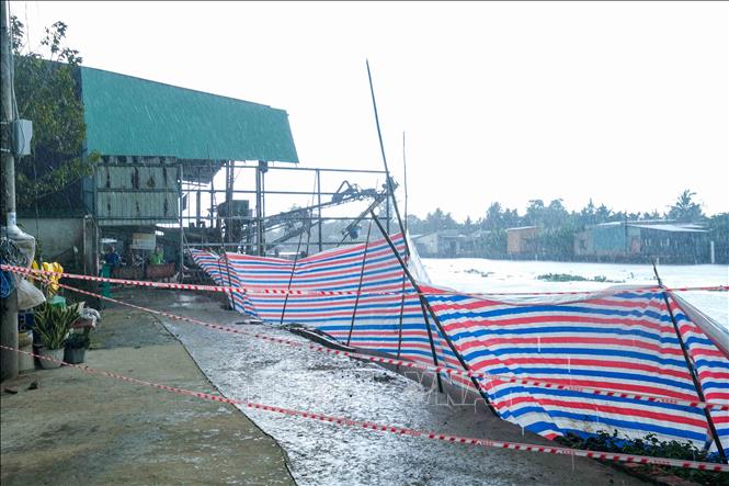Vị trí sạt lở sông Ô Môn đoạn qua xã Tân Thạnh, huyện Thới Lai làm sụp 1 căn nhà của người dân xảy ra ngày 20/5/2025. Ảnh: Thanh Liêm - TTXVN