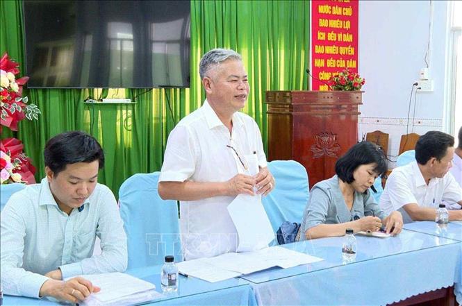 Ông Huỳnh Thanh Việt, Chi cục trưởng Chi cục Thủy lợi (Sở Nông nghiệp và Môi trường thành phố Cần Thơ) phát biểu tại buổi triển khai Lệnh xây dựng công trình kè chống sạt lở khẩn cấp sông Ô Môn ngày 13/6. Ảnh: TTXVN phát