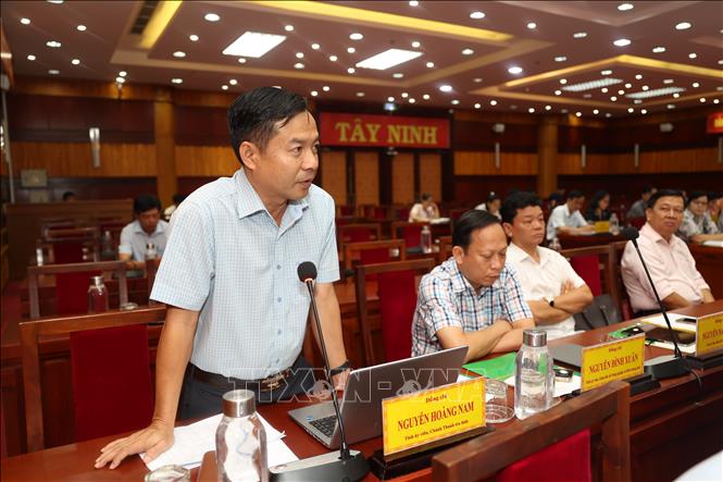 Ông Nguyễn Hoàng Nam, Chánh Thanh tra tỉnh Tây Ninh đóng góp ý kiến về trình tự, thủ tục sáp nhập Thanh tra tỉnh Tây Ninh và Long An. Ảnh: Thanh Tân - TTXVN