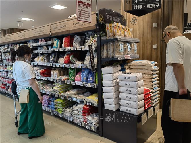 Gạo được bày bán tại siêu thị ở Tokyo, Nhật Bản. Ảnh: THX/TTXVN